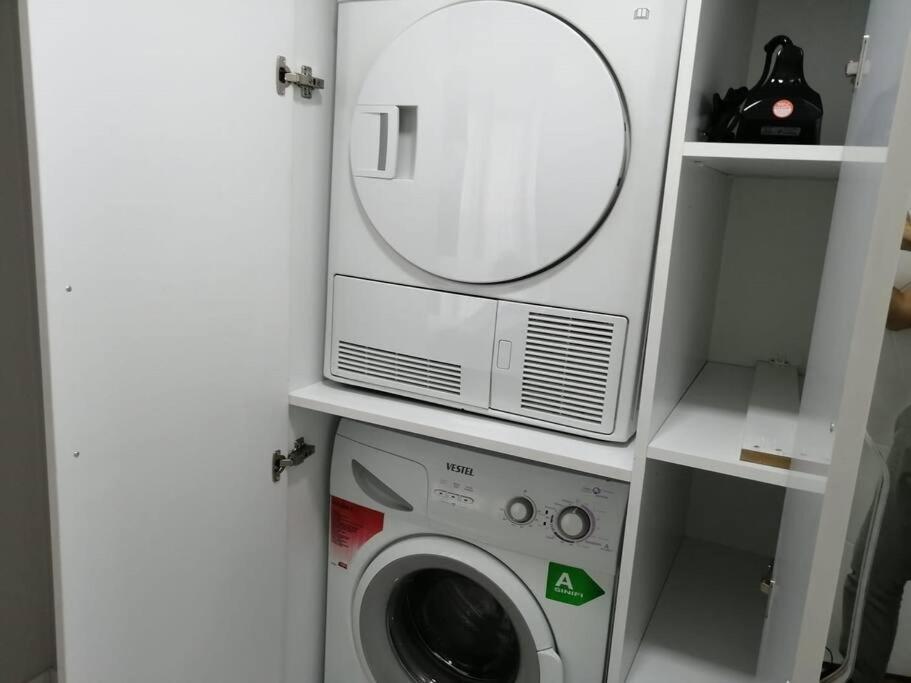 Sisli Apartment, 2 Bedrooms, 250 M Metro, New Modern Residence イスタンブール エクステリア 写真