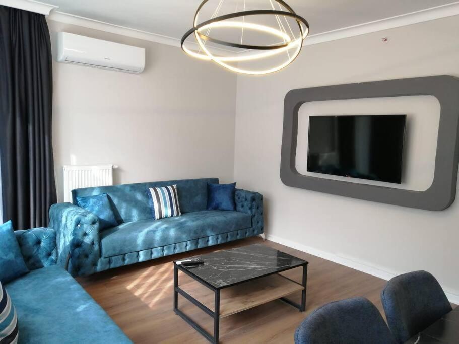 Sisli Apartment, 2 Bedrooms, 250 M Metro, New Modern Residence イスタンブール エクステリア 写真