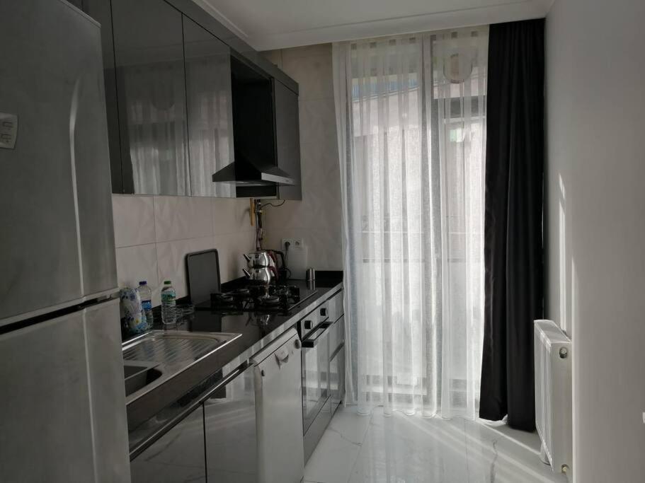 Sisli Apartment, 2 Bedrooms, 250 M Metro, New Modern Residence イスタンブール エクステリア 写真
